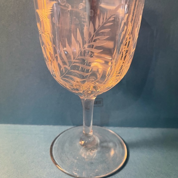 Lovely crystal etched wine glasses. - Picture 5 of 7